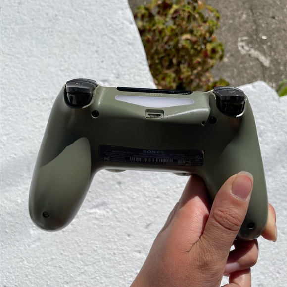 Pre-Owned Green Camo DualShock 4 Controller - Picture 11 of 11